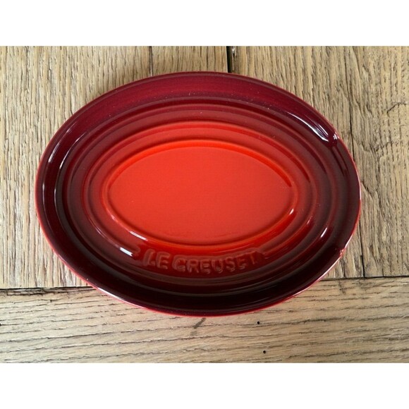 NEW Le Creuset Stoneware Oval Spoon Rest Cerise Cherry Red - Picture 1 of 4